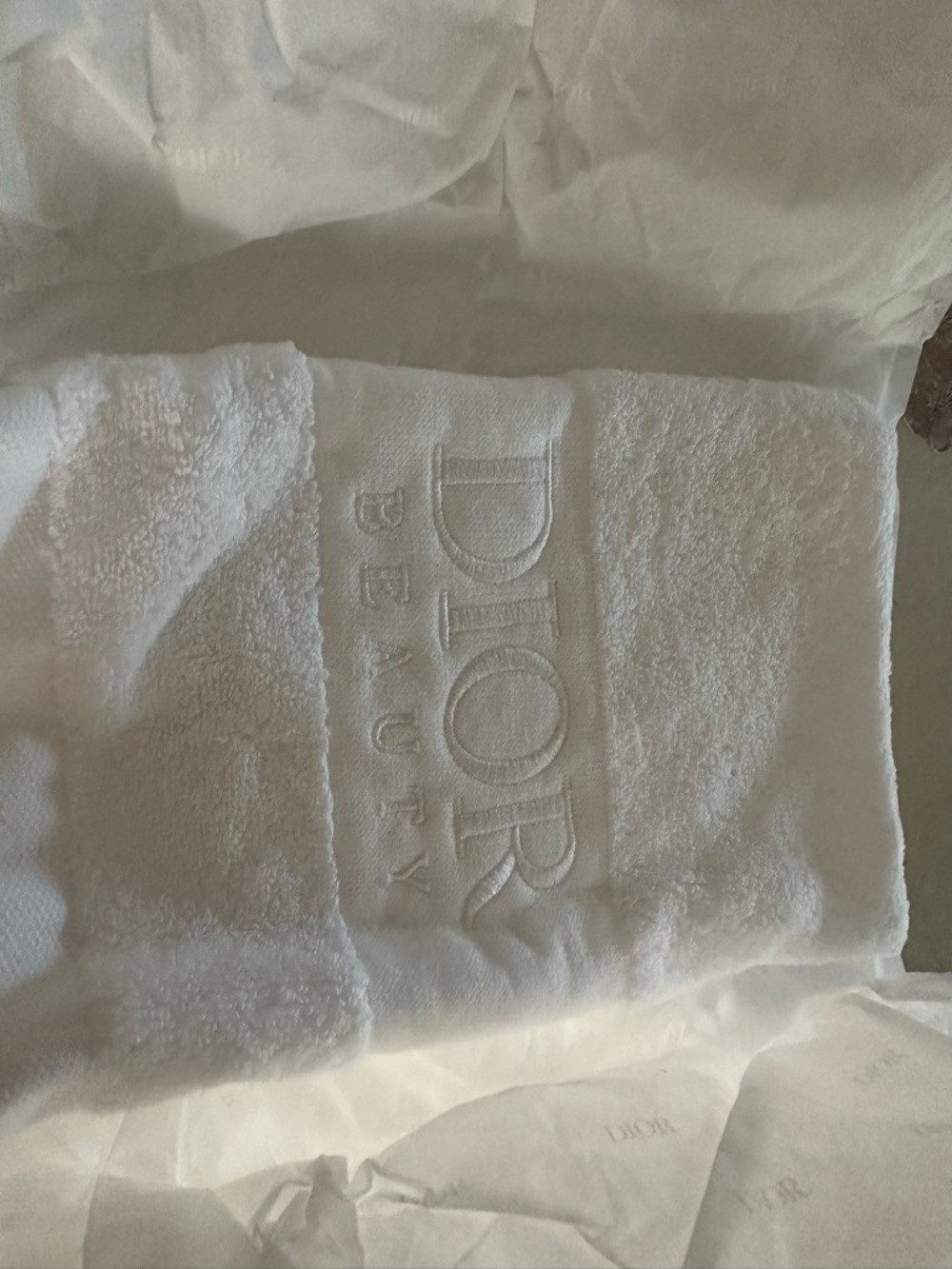 Dior Cream Canvas Cosmetic Case w Gold CD & Dior face towel a Dior spa headband - Picture 6 of 6